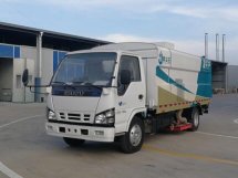 庆铃窄体8立方吸尘扫路车